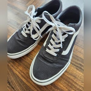 Vans Old Skool Skater Shoes - Size 8.5 womens